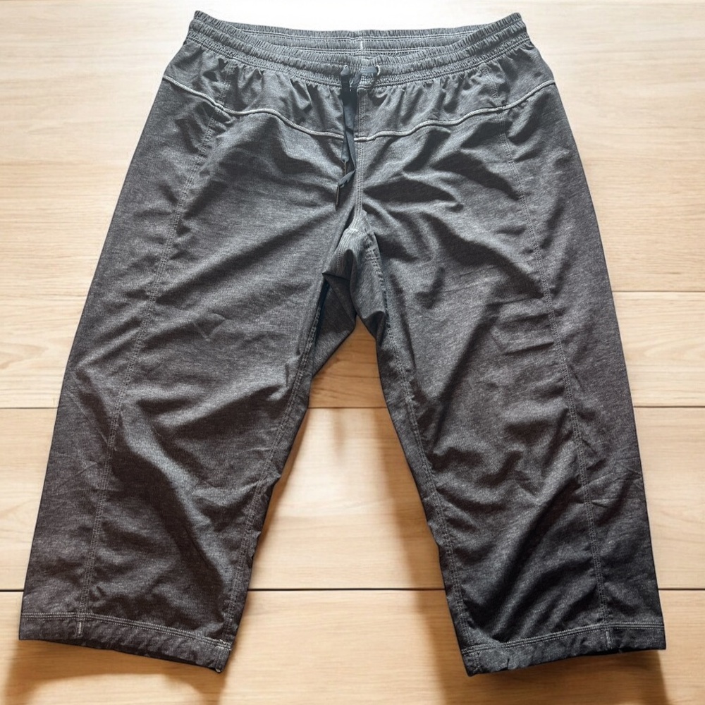 Lululemon Gray Cropped Pant Size 10 Drawstring Waist Pocket Logo Athletic‎